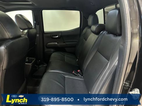 Used 2019 Toyota Tacoma TRD Off-Road AWD/4WD image 19