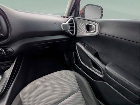 Used 2021 Kia Soul LX image 16
