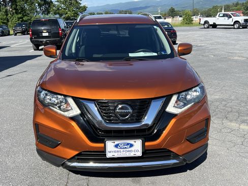 Used 2018 Nissan Rogue SV AWD/4WD image 3
