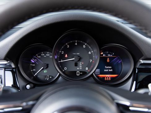 New 2026 Porsche Macan image 13