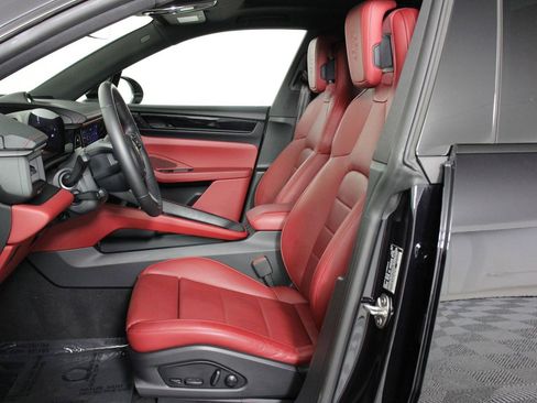 Certified 2025 Porsche Macan 4 Electric image 5