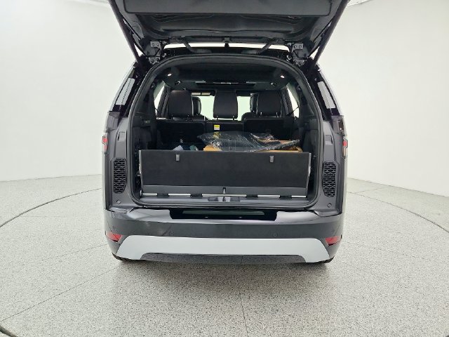 New 2026 Land Rover Discovery Limited Edition AWD/4WD image 19