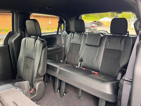 Used 2019 Dodge Grand Caravan SXT w/ Blacktop Package FWD image 25