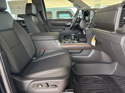 New 2026 GMC Sierra 1500 SLT image 19