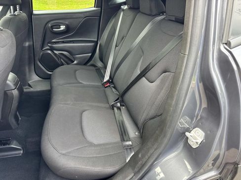 Used 2023 Jeep Renegade Latitude AWD/4WD image 18