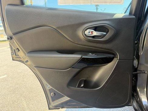 Certified 2023 Jeep Cherokee Altitude Lux AWD/4WD image 37