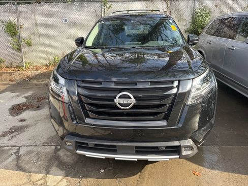 Used 2023 Nissan Pathfinder SL w/ Black Appearance Package image 2