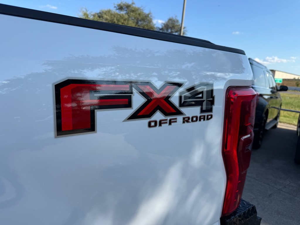 Used 2017 Ford F250 Lariat w/ Lariat Value Package AWD/4WD image 14