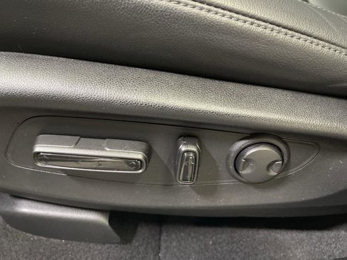 Used 2025 Honda CR-V EX-L image 12