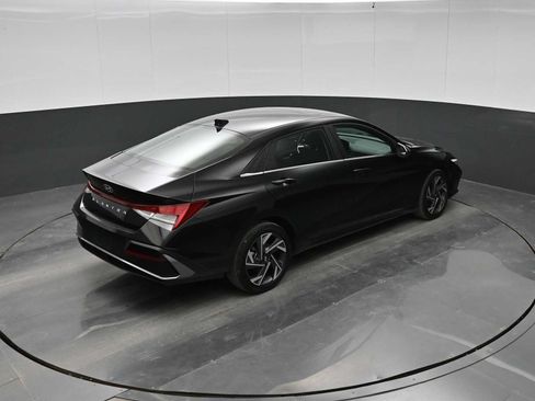 Used 2025 Hyundai Elantra SEL w/ Cargo Package FWD image 28