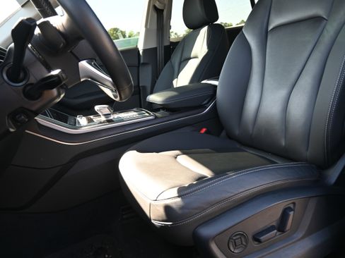 Used 2023 Audi Q8 Premium w/ Convenience Package image 14