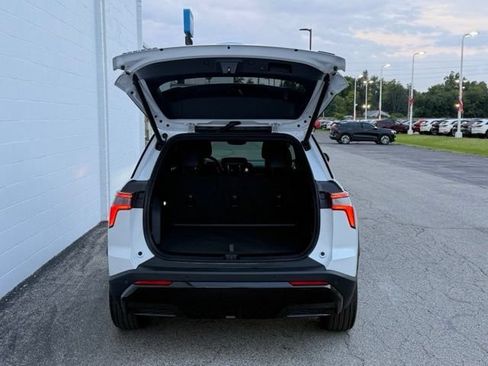 Certified 2025 Chevrolet Equinox RS w/ Safety and Technology Package FWD image 11