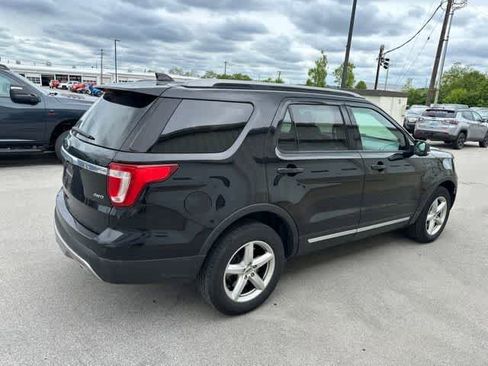 Used 2017 Ford Explorer XLT w/ Equipment Group 202A AWD/4WD image 19