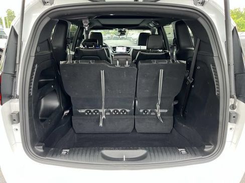 Used 2025 Chrysler Pacifica Limited FWD image 18