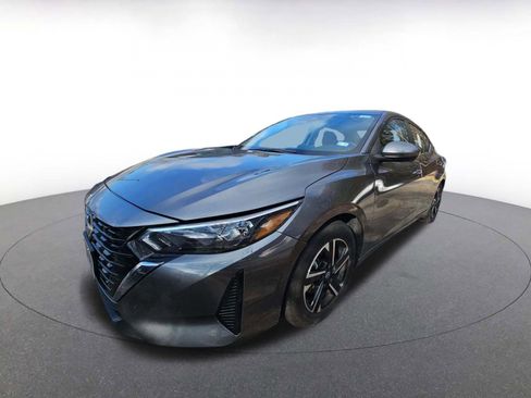 Used 2025 Nissan Sentra SV image 4