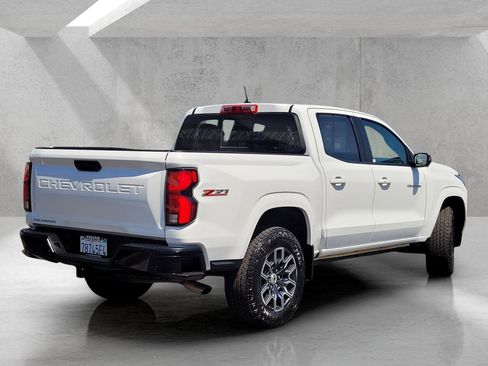 Used 2025 Chevrolet Colorado Z71 w/ Technology Package AWD/4WD image 4