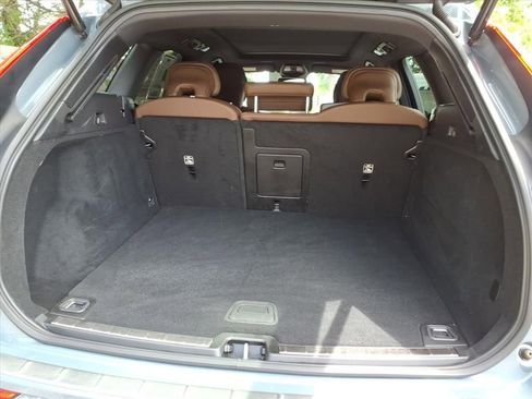 Used 2023 Volvo XC60 B5 Plus w/ Climate Package AWD/4WD image 14