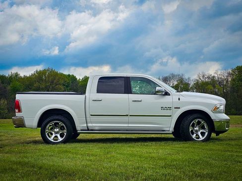 Used 2017 RAM 1500 Laramie w/ Convenience Group AWD/4WD image 2