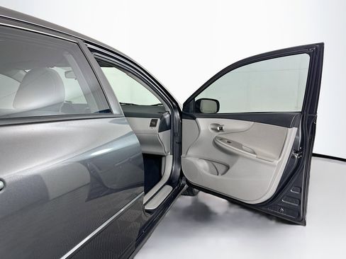Used 2012 Toyota Corolla LE FWD image 28