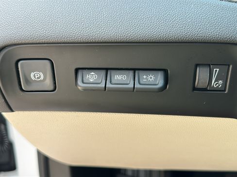 Used 2022 Buick Enclave Avenir w/ Avenir Technology Package AWD/4WD image 16