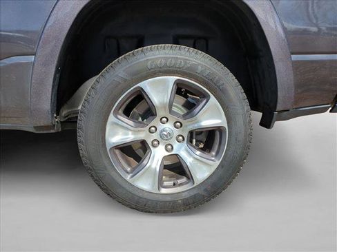 Used 2019 RAM 1500 Laramie image 24