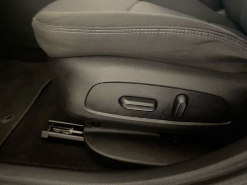 Used 2018 Chevrolet Cruze LT w/ Convenience Package image 25