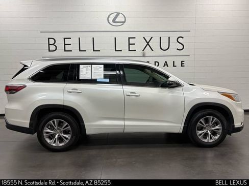 Used 2015 Toyota Highlander XLE FWD image 3