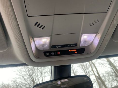 Used 2019 GMC Acadia SLE image 18