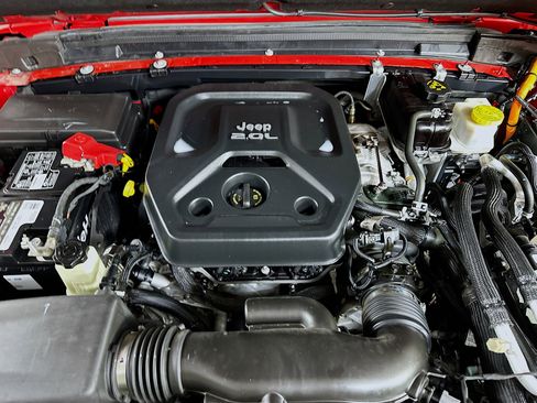 Used 2023 Jeep Wrangler Sahara image 31