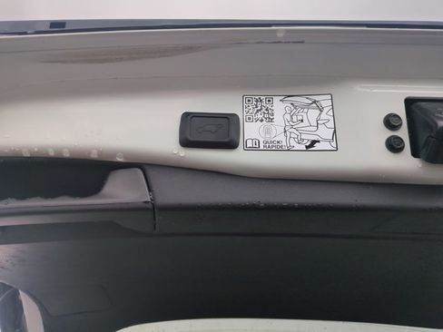 Used 2021 Toyota RAV4 Limited image 7