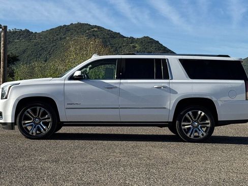 Used 2020 GMC Yukon XL Denali w/ Denali Premium Package AWD/4WD image 7