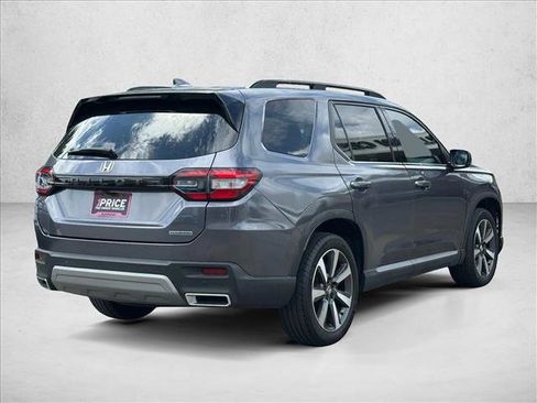 Used 2024 Honda Pilot Touring image 5