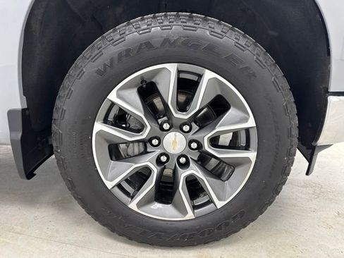 Used 2024 Chevrolet Silverado 1500 LT AWD/4WD image 29