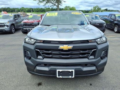 Used 2024 Chevrolet Colorado W/T AWD/4WD image 2