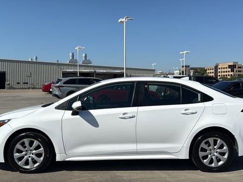 Used 2026 Toyota Corolla LE FWD image 2