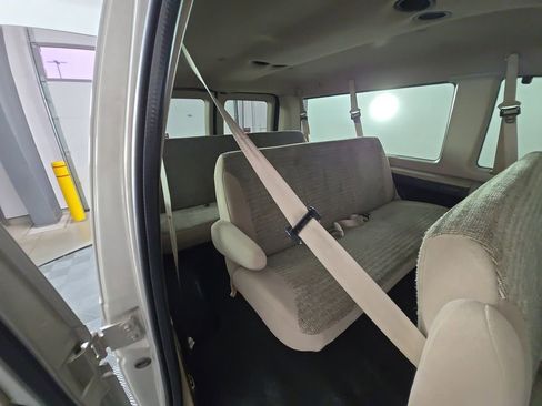 Used 2002 Ford E-350 and Econoline 350 XLT image 17