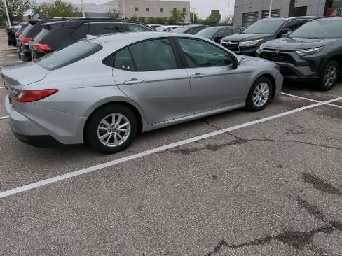 Used 2025 Toyota Camry LE image 4