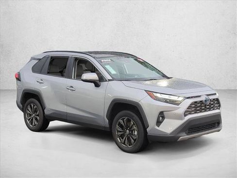 Used 2022 Toyota RAV4 Limited AWD/4WD image 3