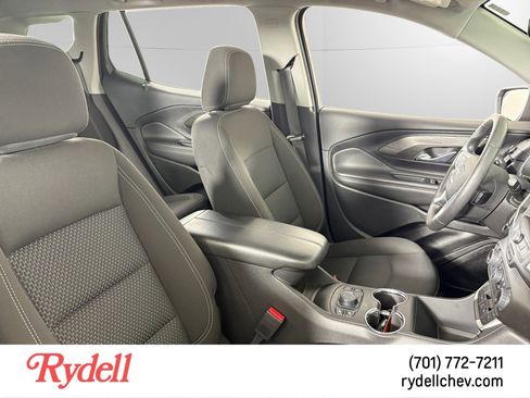 Used 2023 GMC Terrain SLE w/ Driver Convenience Package image 16