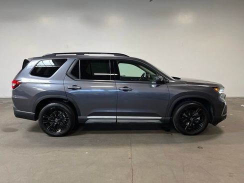 Used 2024 Honda Pilot Touring image 2