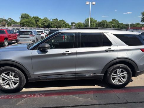 Used 2020 Ford Explorer XLT w/ Comfort Package RWD image 4