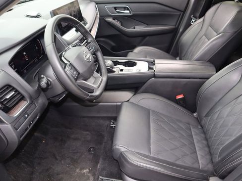 Certified 2025 Nissan Rogue Platinum FWD image 17