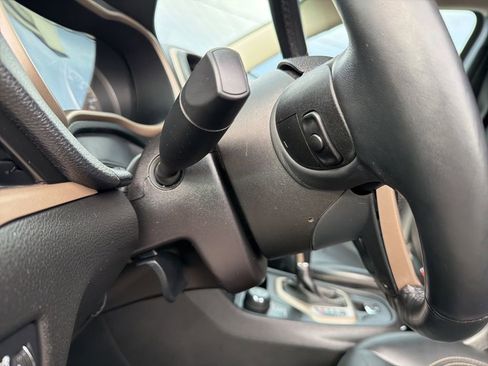 Used 2016 Jeep Cherokee Limited image 45