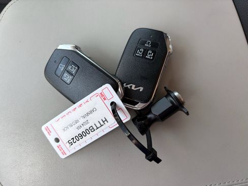 Used 2024 Kia Carnival LX FWD image 28