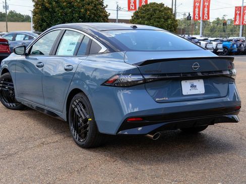 New 2026 Nissan Sentra SR w/ Floor Mat Package FWD image 2