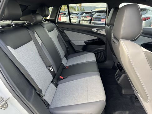 Certified 2025 Volkswagen ID.4 Pro image 67