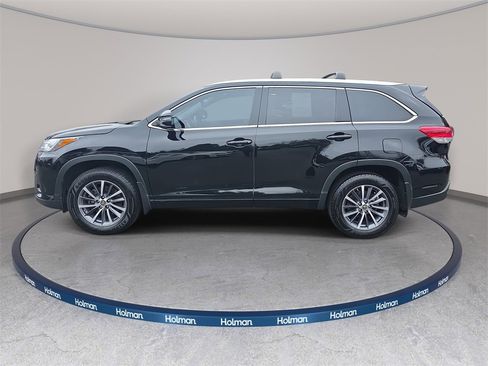 Used 2017 Toyota Highlander XLE image 9