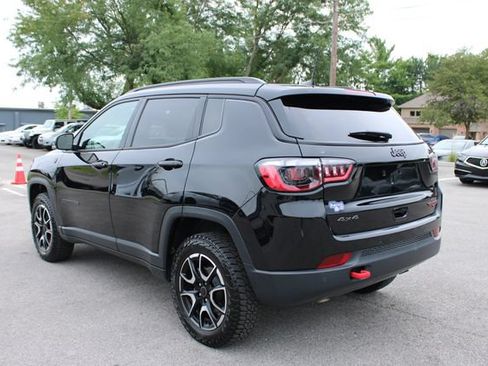 Used 2025 Jeep Compass Trailhawk AWD/4WD image 38