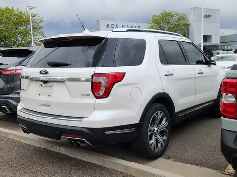 Used 2018 Ford Explorer Platinum AWD/4WD image 4