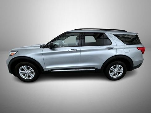 Used 2023 Ford Explorer XLT w/ Equipment Group 202A AWD/4WD image 8